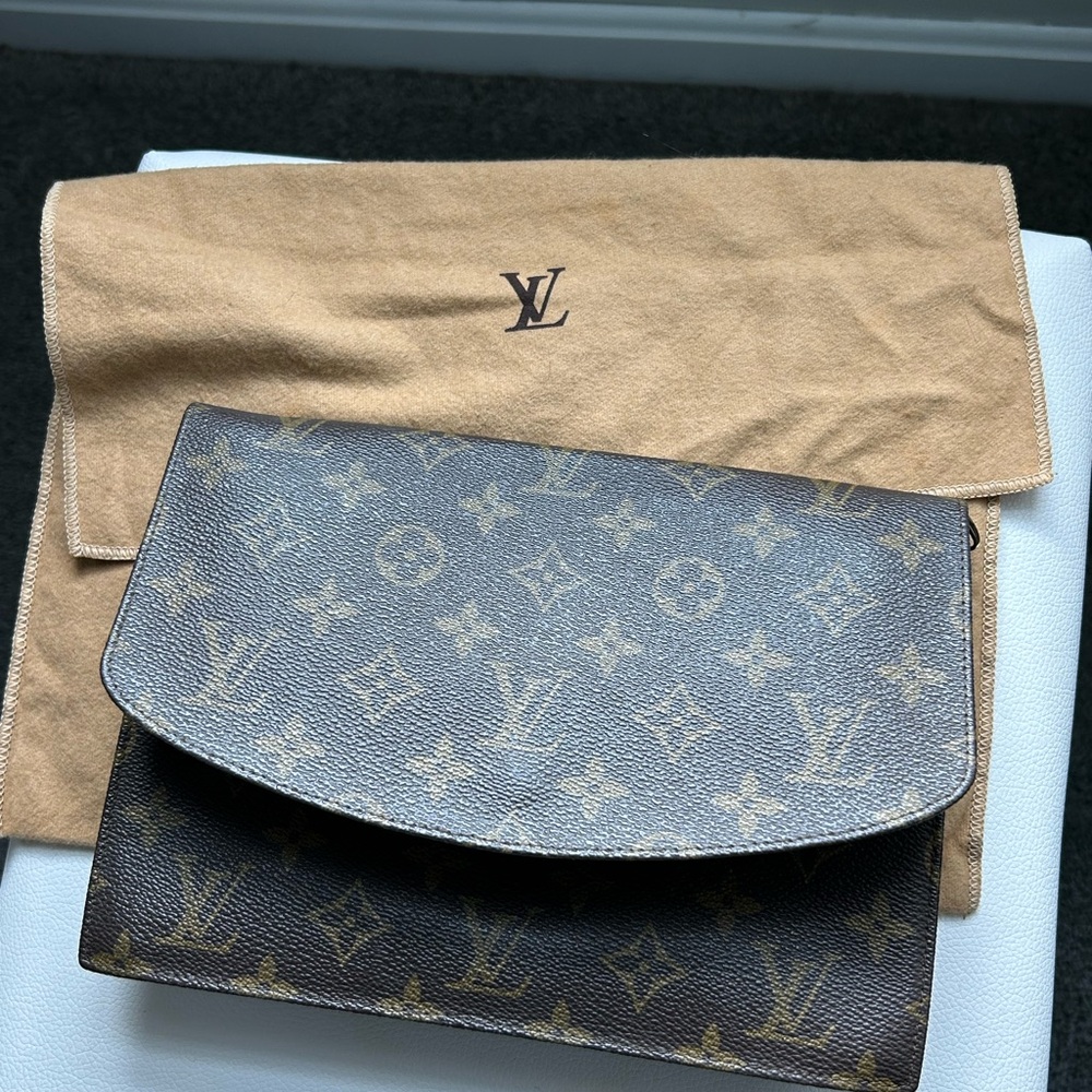 *SOLD*Authentic Vintage Louis Vuitton Clutch